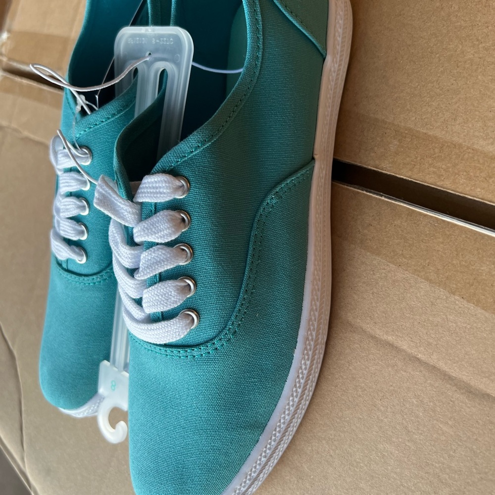 New Universal Thread Shoes